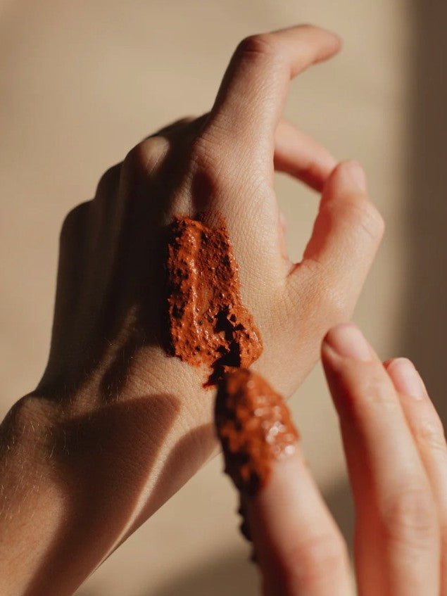 Soothing red clay face mask with oats