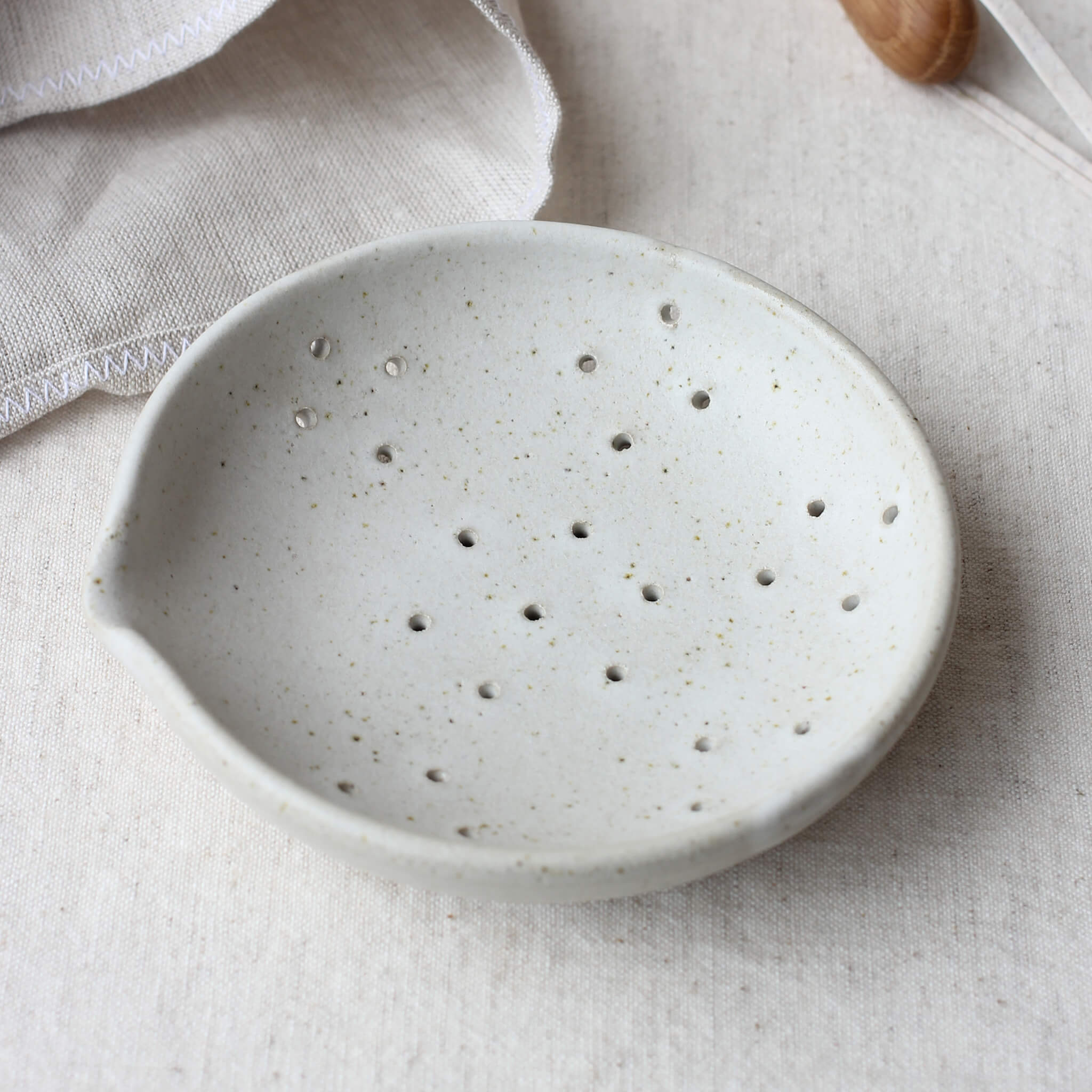 FLORENCE CERAMICS Berry Rinsing Bowl