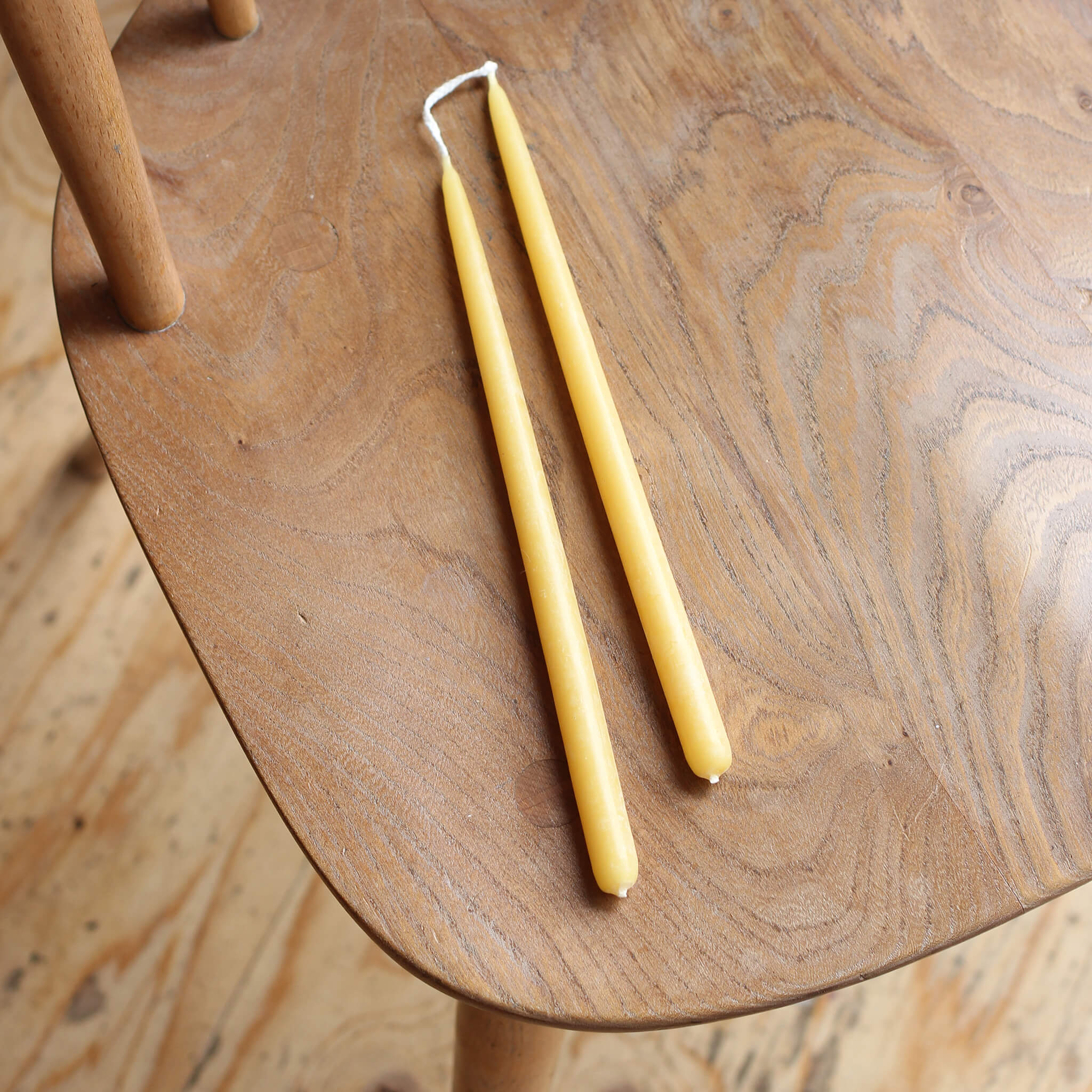 MOORLANDS Pair of British Beeswax Thin Taper Candles